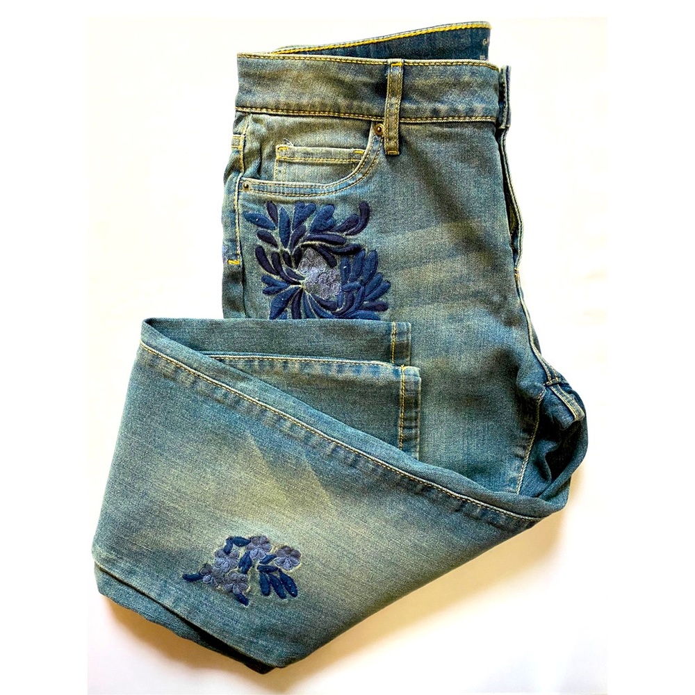 NWT G.H.Bass & Co. Embroidered Boyfriend Jeans